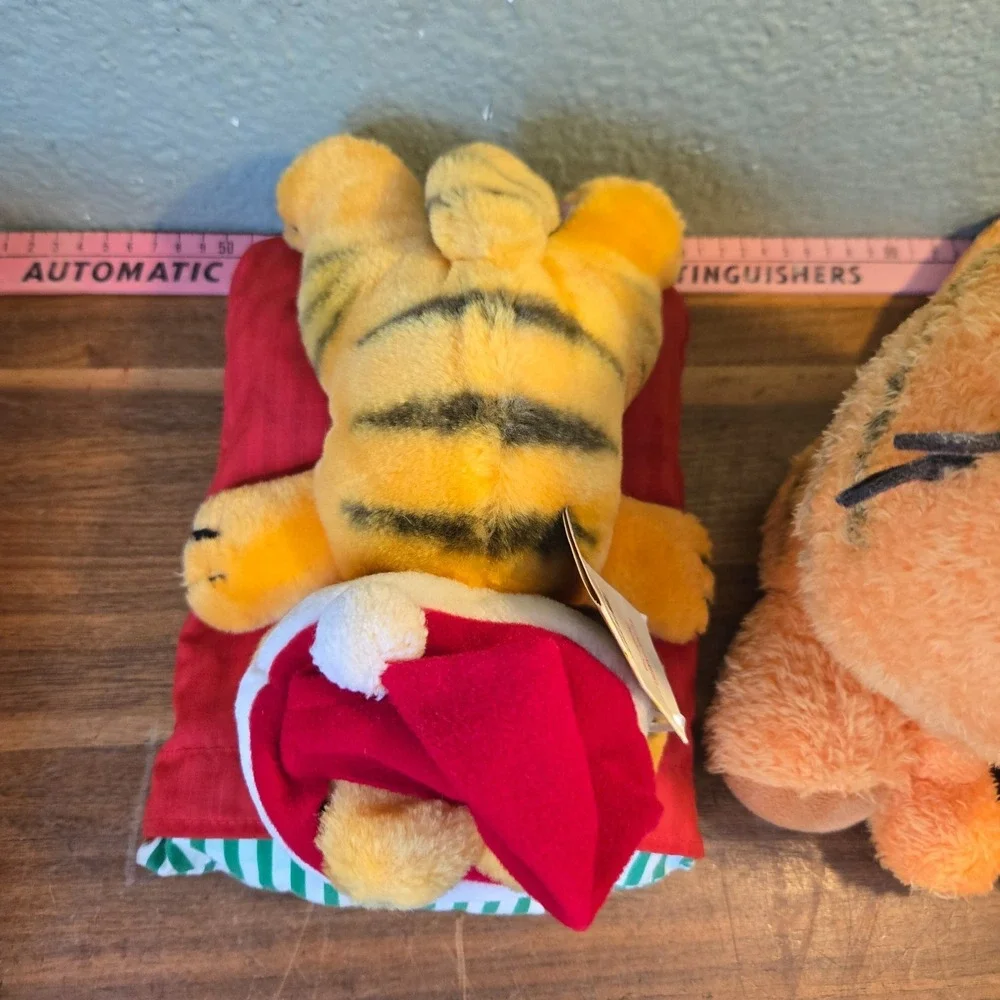 Garfield plush Christmas Santa Hat Pillow vintage Dakin 9